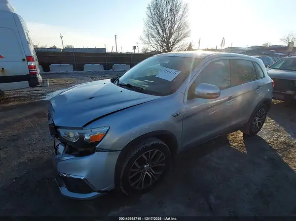 JA4AP3AW4HZ029149 2017 MITSUBISHI OUTLANDER - Image 2