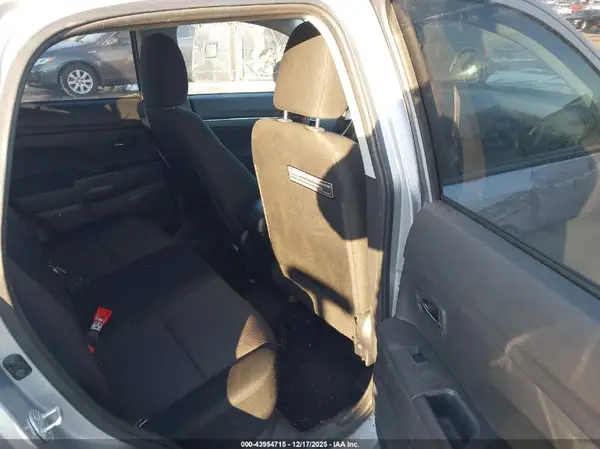 JA4AP3AW4HZ029149 2017 MITSUBISHI OUTLANDER - Image 8
