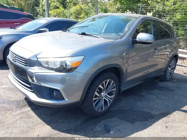 JA4AP3AW4HZ040409 2017 MITSUBISHI OUTLANDER - Image 2