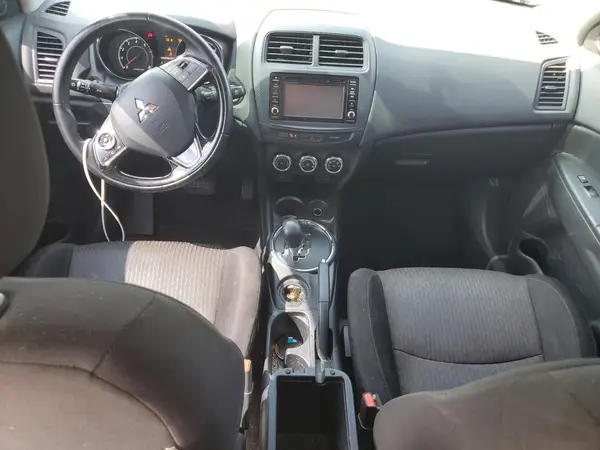 JA4AP3AW4HZ044962 2017 MITSUBISHI OUTLANDER - Image 8