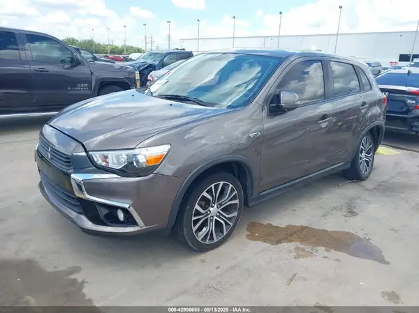 JA4AP3AW4HZ057274 2017 MITSUBISHI OUTLANDER - Image 2