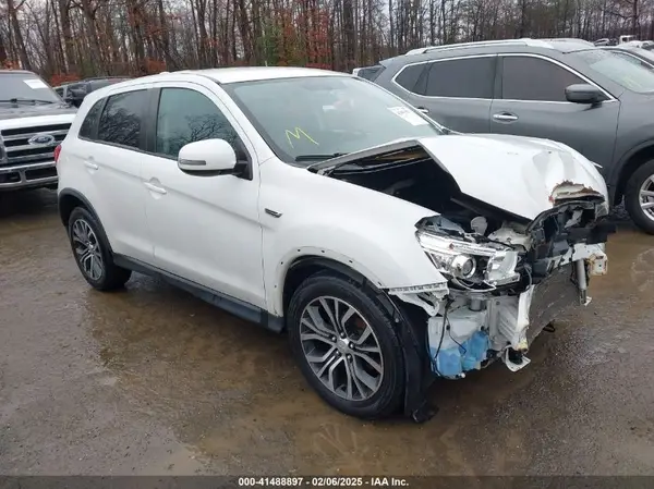 JA4AP3AW4JU003735 2018 MITSUBISHI OUTLANDER - Image 1