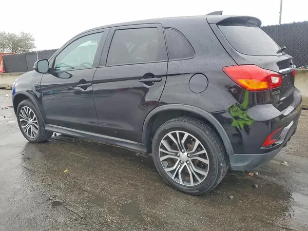 JA4AP3AW4JU013164 2018 MITSUBISHI OUTLANDER - Image 2