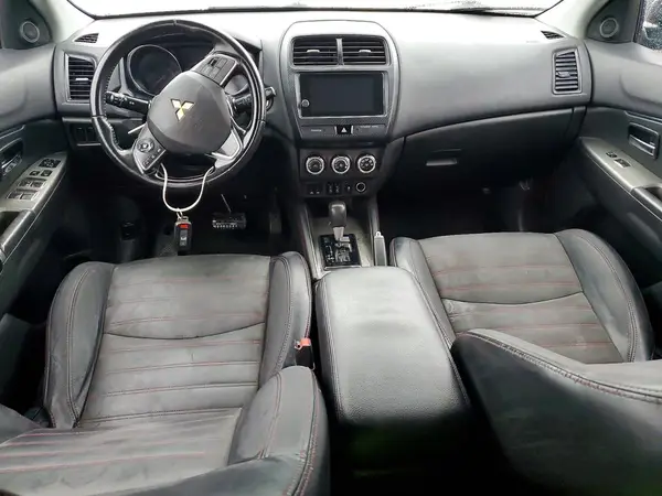 JA4AP3AW4JU013164 2018 MITSUBISHI OUTLANDER - Image 8