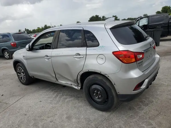 JA4AP3AW4JU019580 2018 MITSUBISHI OUTLANDER - Image 2