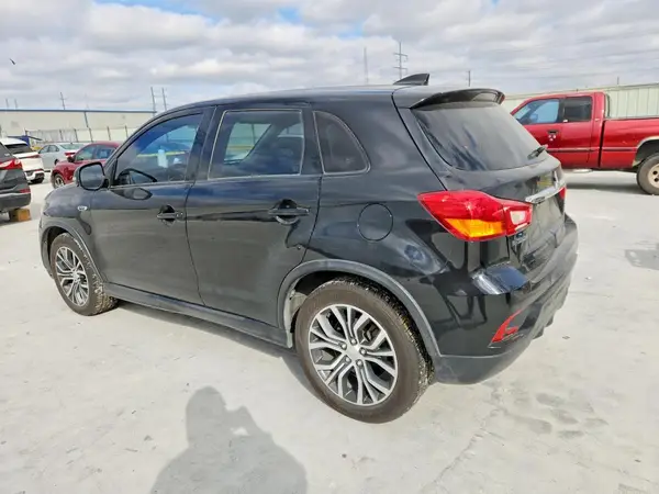 JA4AP3AW4JU025962 2018 MITSUBISHI OUTLANDER - Image 2