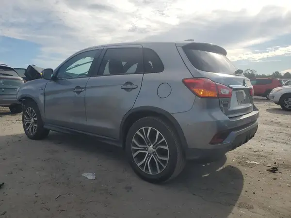 JA4AP3AW4JZ032624 2018 MITSUBISHI OUTLANDER - Image 2