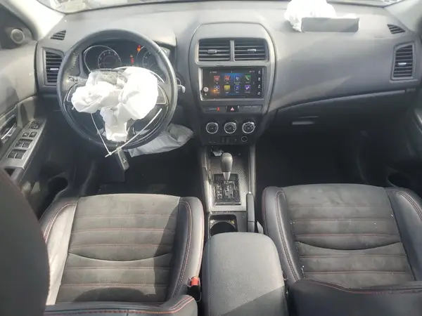 JA4AP3AW4JZ032624 2018 MITSUBISHI OUTLANDER - Image 8