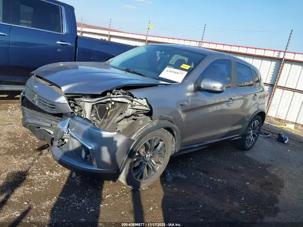 JA4AP3AW5HZ019360 2017 MITSUBISHI OUTLANDER - Image 2
