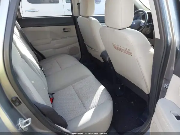 JA4AP3AW5HZ019360 2017 MITSUBISHI OUTLANDER - Image 8