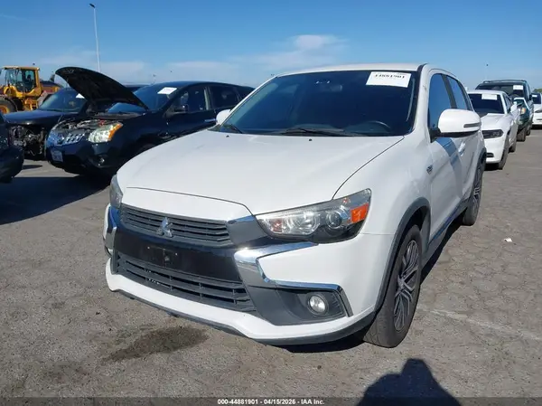 JA4AP3AW5HZ046901 2017 MITSUBISHI OUTLANDER - Image 2