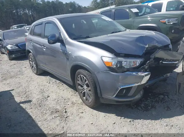 JA4AP3AW5JU000696 2018 MITSUBISHI OUTLANDER - Image 1