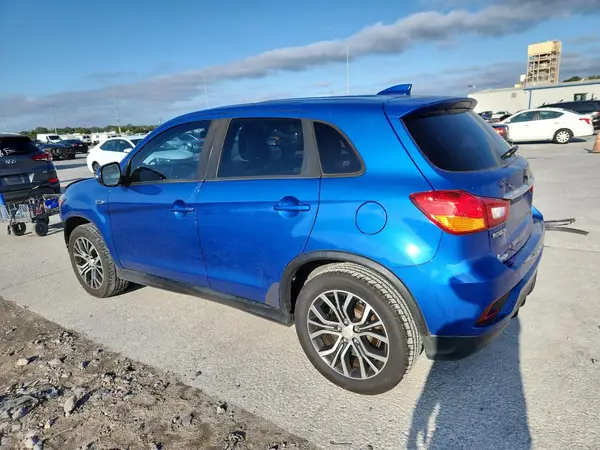JA4AP3AW5JU012461 2018 MITSUBISHI OUTLANDER - Image 2