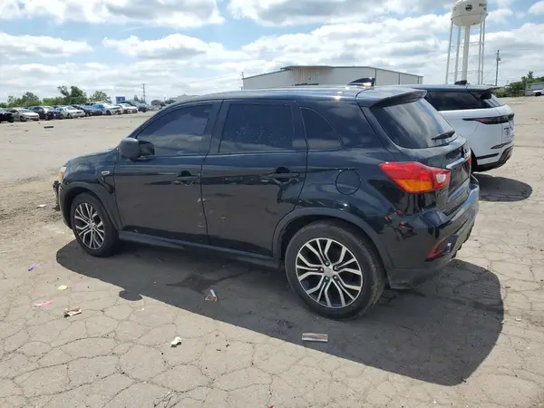 JA4AP3AW5JU012623 2018 MITSUBISHI OUTLANDER - Image 2