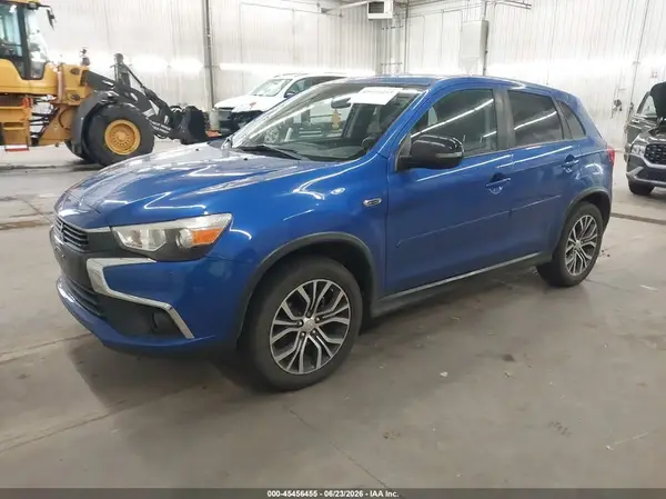 JA4AP3AW6HZ028424 2017 MITSUBISHI OUTLANDER - Image 2