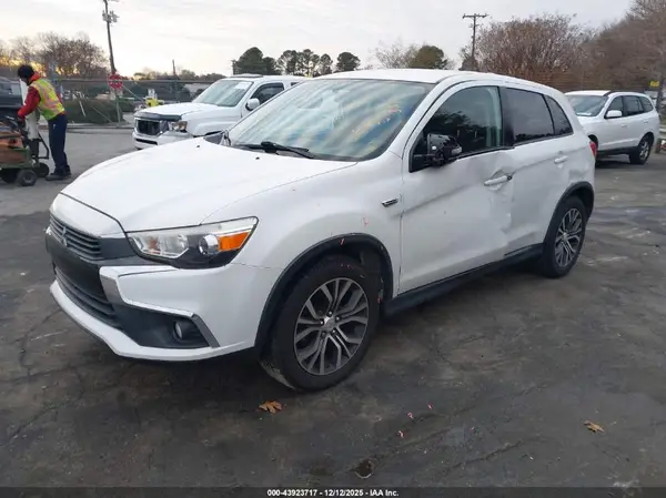 JA4AP3AW6HZ045420 2017 MITSUBISHI OUTLANDER - Image 2