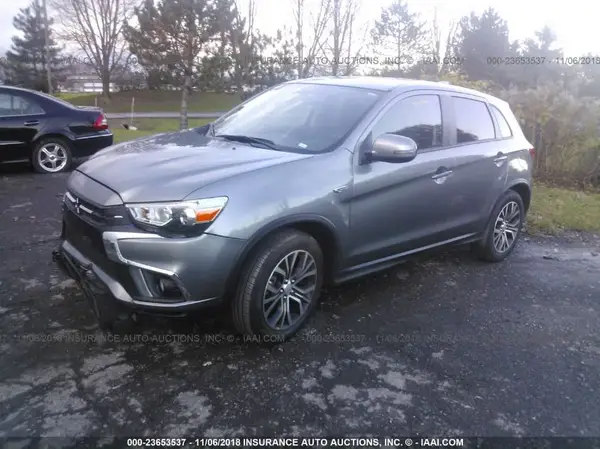 JA4AP3AW6JU000500 2018 MITSUBISHI OUTLANDER - Image 2