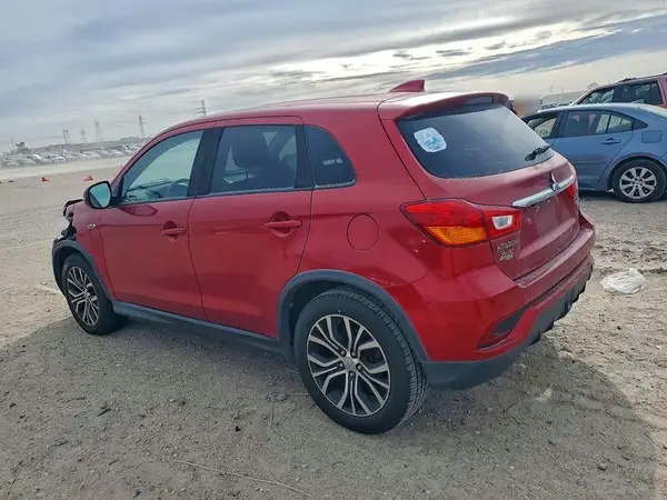 JA4AP3AW6JU013361 2018 MITSUBISHI OUTLANDER - Image 2