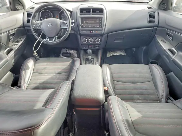 JA4AP3AW6JU013361 2018 MITSUBISHI OUTLANDER - Image 8
