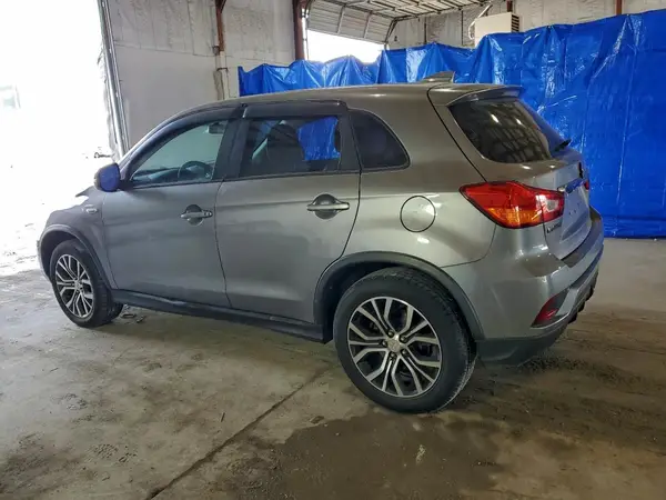 JA4AP3AW6JU013506 2018 MITSUBISHI OUTLANDER - Image 2