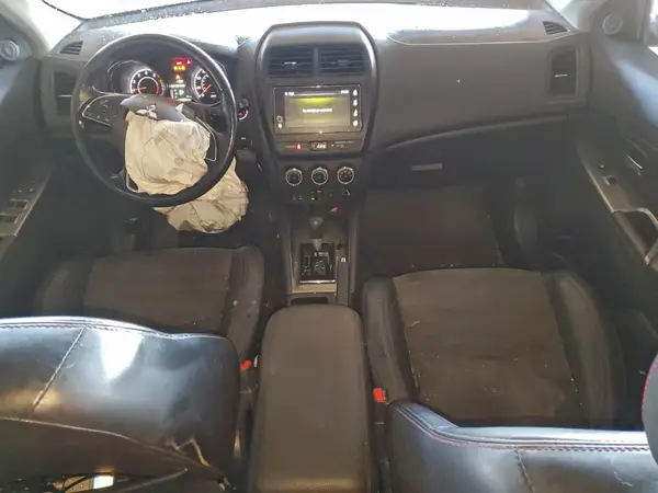 JA4AP3AW6JU015417 2018 MITSUBISHI OUTLANDER - Image 8