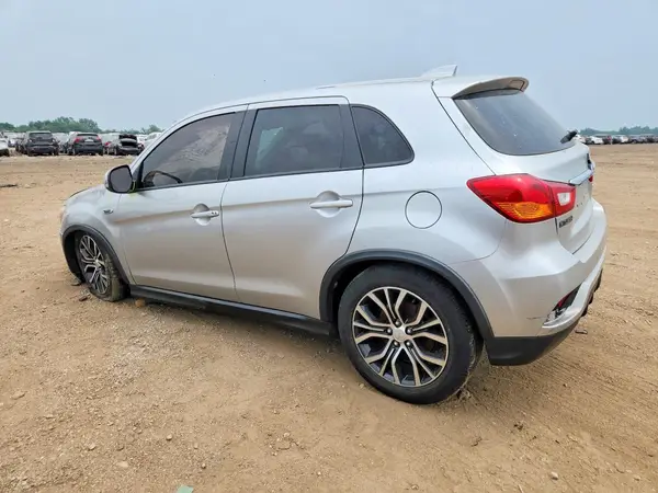 JA4AP3AW6JU015904 2018 MITSUBISHI OUTLANDER - Image 2