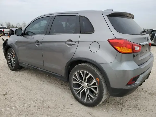 JA4AP3AW6JU015952 2018 MITSUBISHI OUTLANDER - Image 2