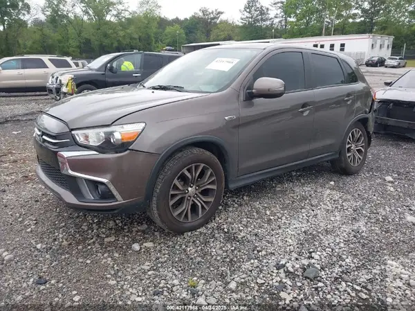 JA4AP3AW6JU016938 2018 MITSUBISHI OUTLANDER - Image 2