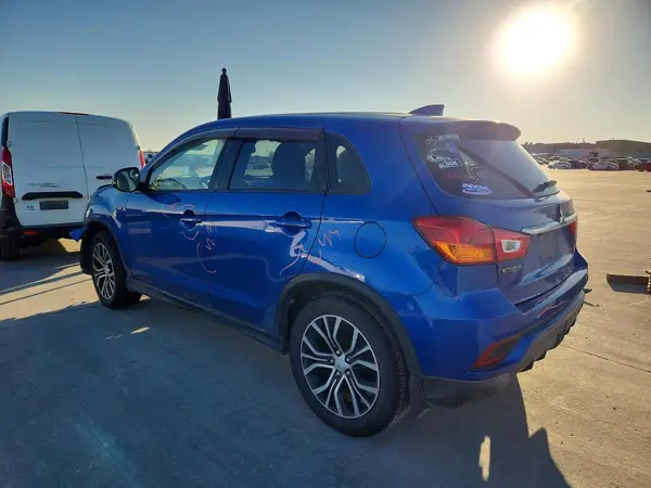 JA4AP3AW6JZ003660 2018 MITSUBISHI OUTLANDER - Image 2