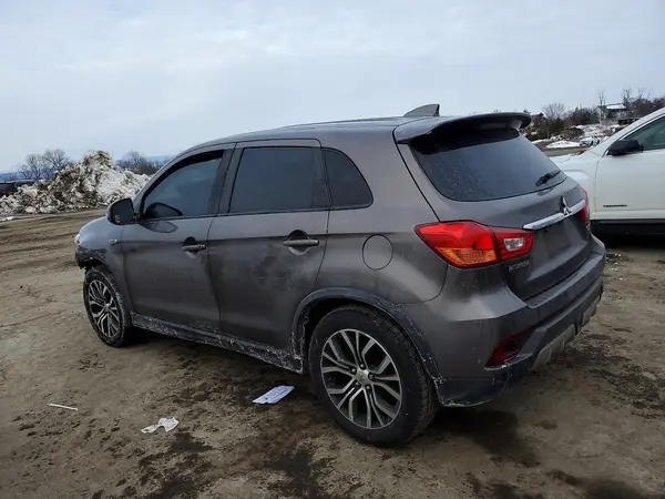 JA4AP3AW6JZ028008 2018 MITSUBISHI OUTLANDER - Image 2