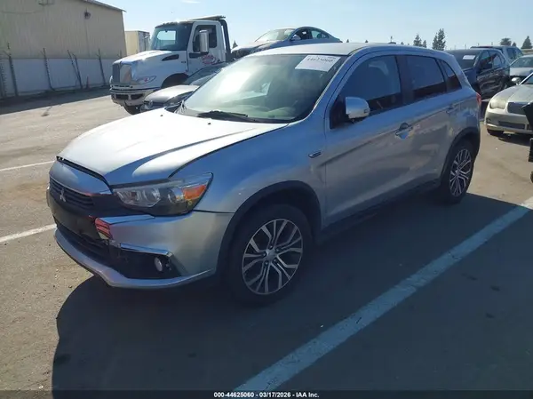 JA4AP3AW7HZ047838 2017 MITSUBISHI OUTLANDER - Image 2