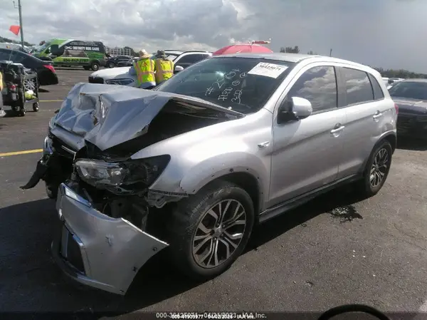 JA4AP3AW7JU002904 2018 MITSUBISHI OUTLANDER - Image 2
