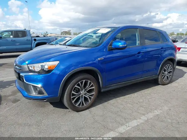 JA4AP3AW7JU009478 2018 MITSUBISHI OUTLANDER - Image 2