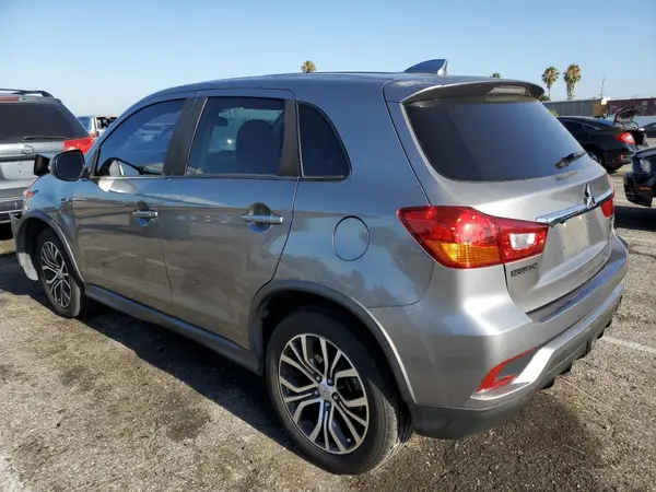 JA4AP3AW7JU015510 2018 MITSUBISHI OUTLANDER - Image 2