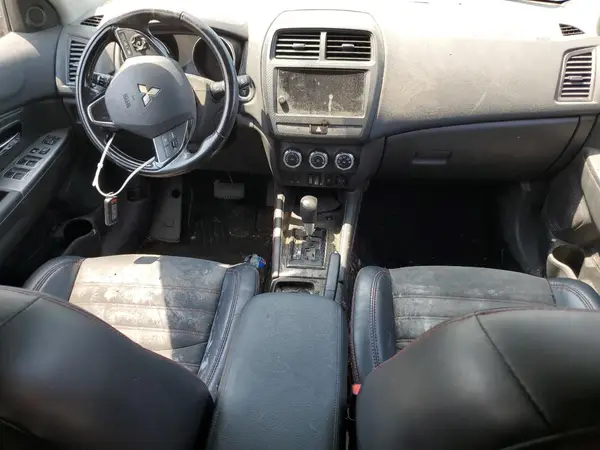 JA4AP3AW7JU018990 2018 MITSUBISHI OUTLANDER - Image 8