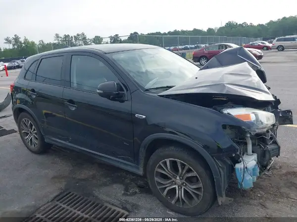 JA4AP3AW7JU019878 2018 MITSUBISHI OUTLANDER - Image 1