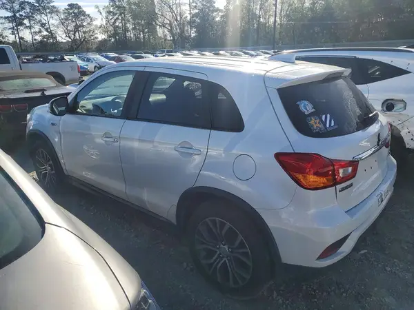 JA4AP3AW7JU021601 2018 MITSUBISHI OUTLANDER - Image 2