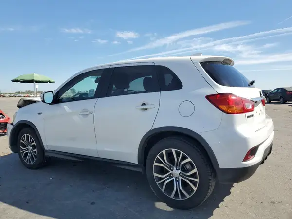 JA4AP3AW7JZ009418 2018 MITSUBISHI OUTLANDER - Image 2