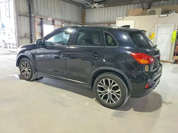 JA4AP3AW7JZ009709 2018 MITSUBISHI OUTLANDER - Image 2