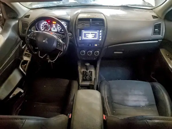 JA4AP3AW7JZ030978 2018 MITSUBISHI OUTLANDER - Image 8
