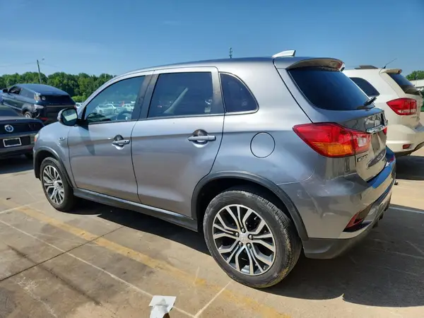JA4AP3AW7JZ033198 2018 MITSUBISHI OUTLANDER - Image 2