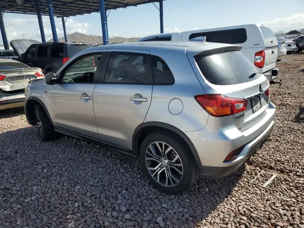 JA4AP3AW7JZ033394 2018 MITSUBISHI OUTLANDER - Image 2
