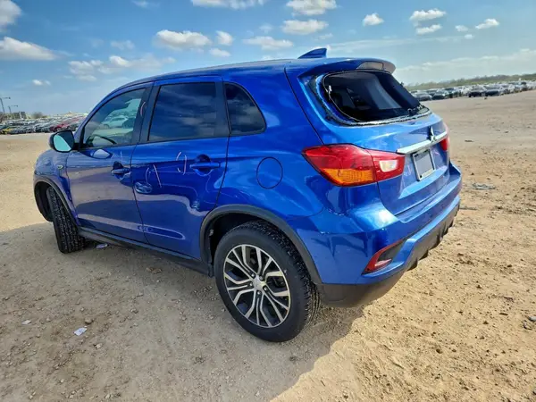JA4AP3AW7JZ036568 2018 MITSUBISHI OUTLANDER - Image 2