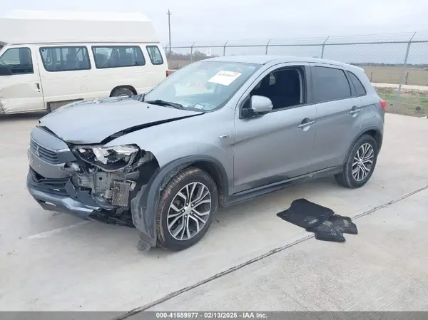 JA4AP3AW8HZ066530 2017 MITSUBISHI OUTLANDER - Image 2