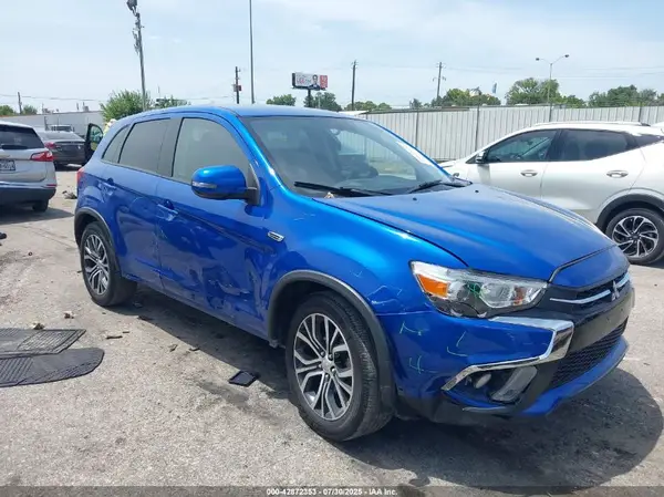 JA4AP3AW8JU001681 2018 MITSUBISHI OUTLANDER - Image 1