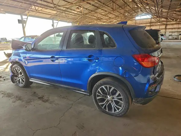 JA4AP3AW8JU001924 2018 MITSUBISHI OUTLANDER - Image 2