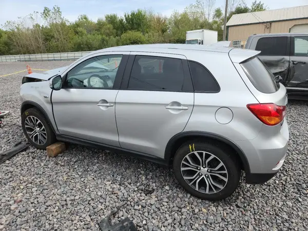 JA4AP3AW8JU011370 2018 MITSUBISHI OUTLANDER - Image 2