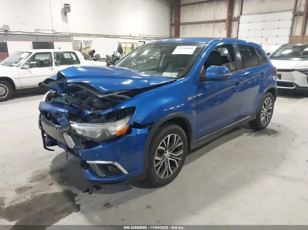 JA4AP3AW8JU013099 2018 MITSUBISHI OUTLANDER - Image 2