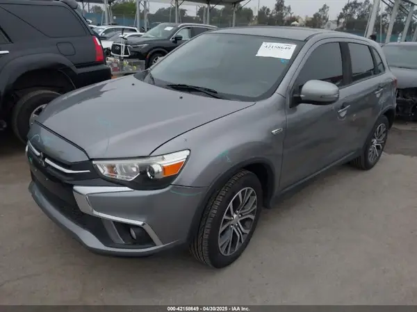 JA4AP3AW8JU013880 2018 MITSUBISHI OUTLANDER - Image 2