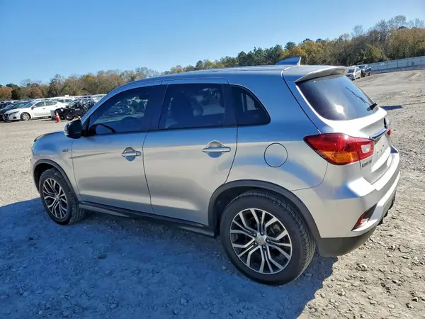 JA4AP3AW8JU014947 2018 MITSUBISHI OUTLANDER - Image 2